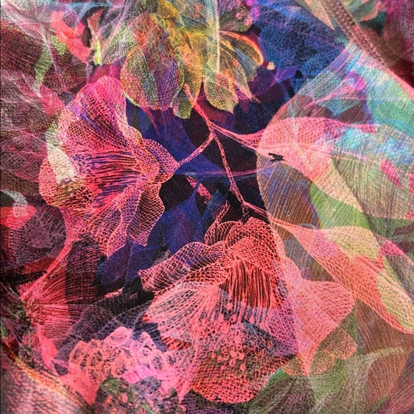 Lululemon Speed Up Low-Rise Lined Short 2.5” in Vivid Floral Multi/Graphite Grey - Picture 13 of 16